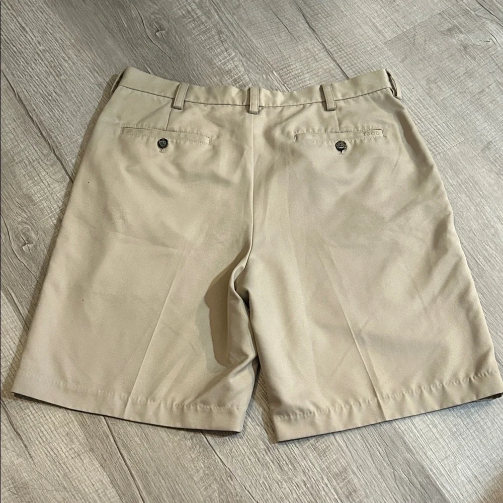 Izod Men's Flat Front Tan Golf Shorts Size 34